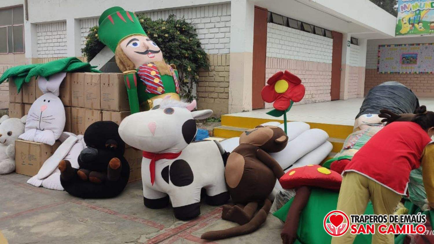 Traperos de Emaús Pucusana: Dona y Transforma Vidas